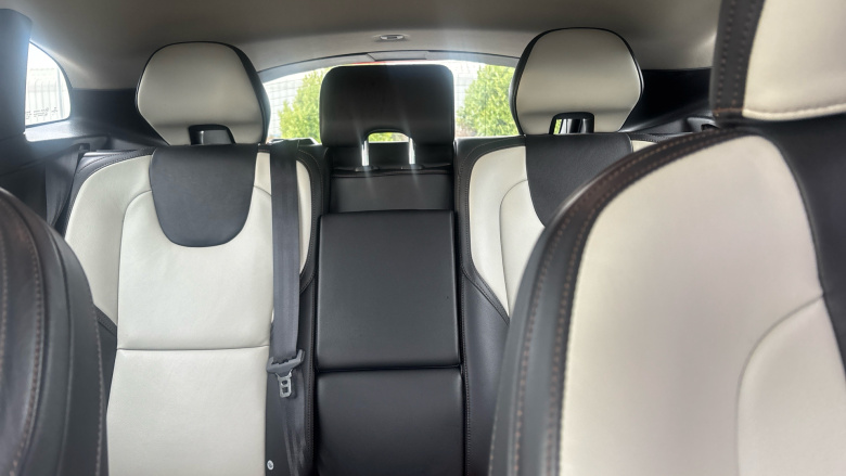 Volvo V40 D2 [120] Cross Country Pro 5dr Geartronic Diesel Hatchback